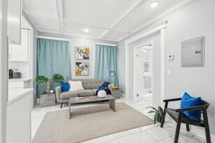 214 Wegman Pkwy in Jersey City, NJ - Building Photo
