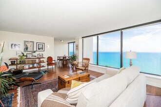 5445 N Sheridan Rd in Chicago, IL - Building Photo - Building Photo