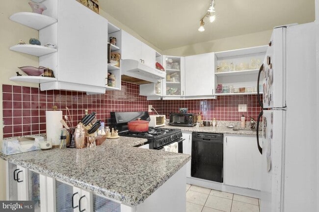 property at 1905 Rodman St