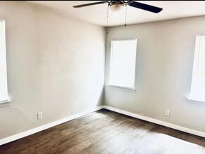 1715 Essex Ave in Dallas, TX - Building Photo - Building Photo