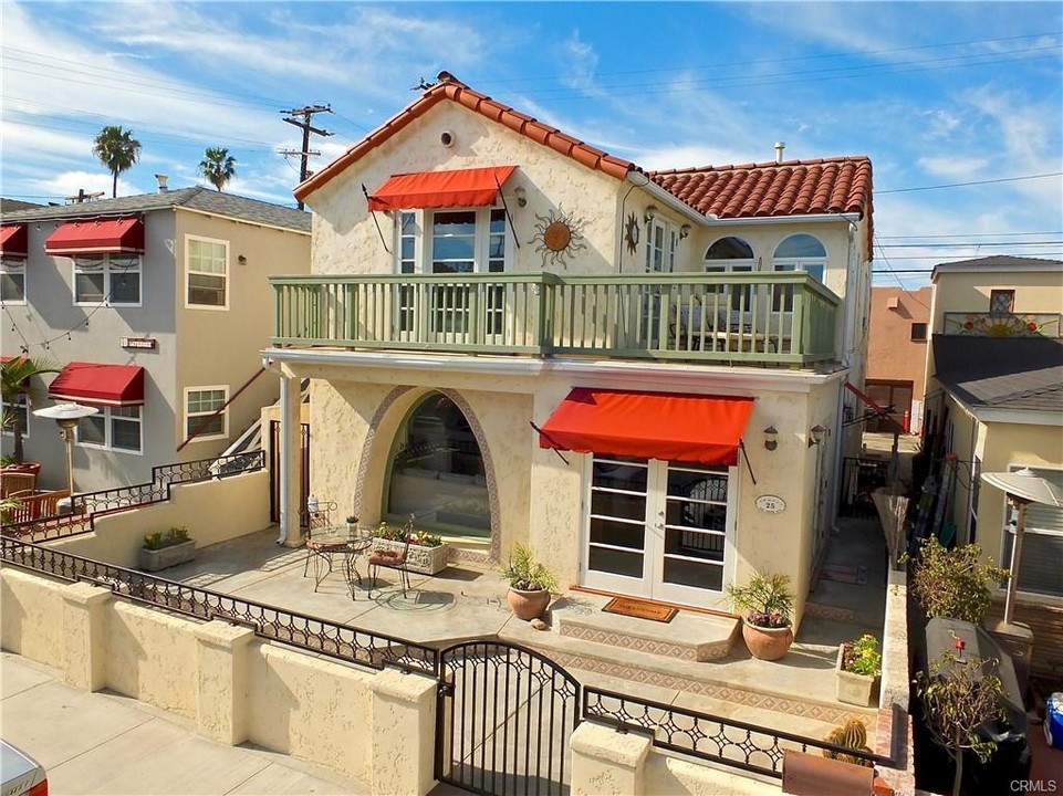 Belmont Shore Duplex in Long Beach, CA - Building Photo