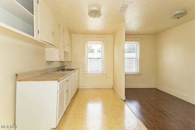 2669 W 41st St in Cleveland, OH - Foto de edificio - Building Photo