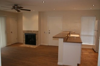 2845 S Fairview St, Unit G in Santa Ana, CA - Building Photo - Building Photo