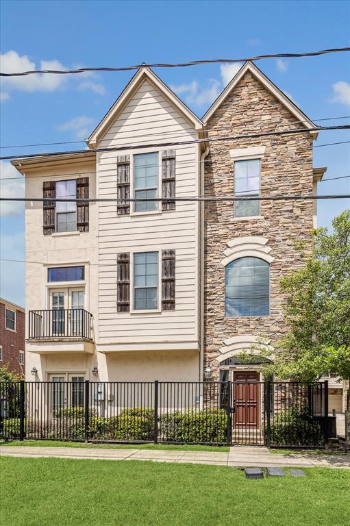 property at 907 Knox St