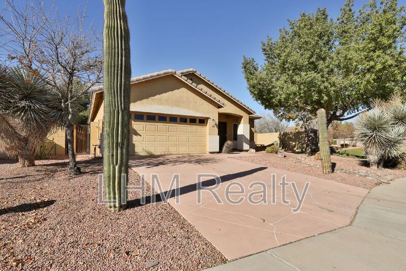 1926 S Maple Dr in Gilbert, AZ - Building Photo