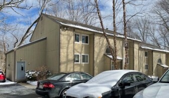 400 New River Rd, Unit 506 in Manville, RI - Building Photo