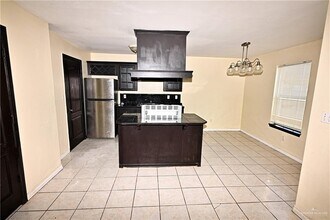 2104 Kimberly Ln-Unit -3 in Edinburg, TX - Foto de edificio - Building Photo