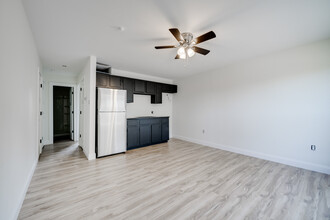 2200 Washington Ave in Conway, AR - Building Photo - Interior Photo