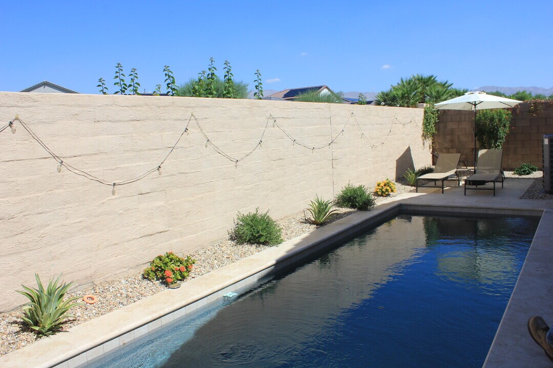 84136 Olona Ct in Indio, CA - Foto de edificio