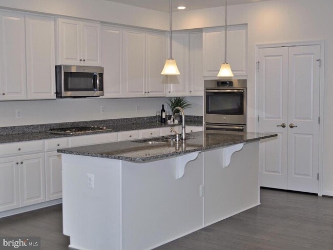 13605 Rockingham Ln in Gainesville, VA - Building Photo - Building Photo