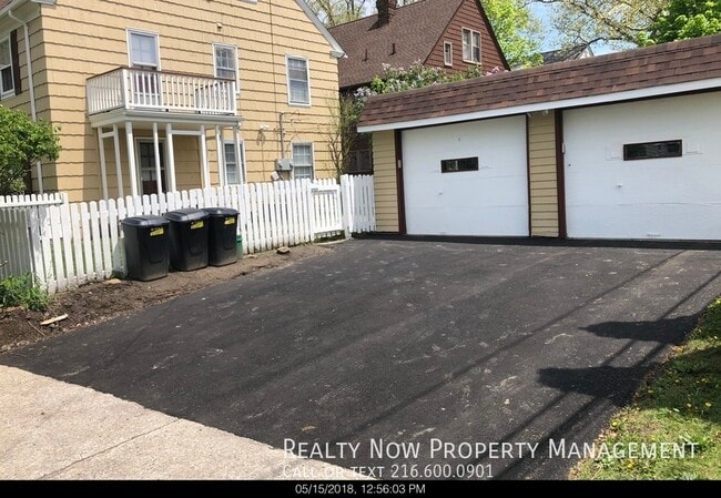 18220 Winslow Rd in Shaker Heights, OH - Foto de edificio - Building Photo