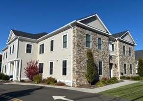 73 W Main St in Clinton, CT - Building Photo