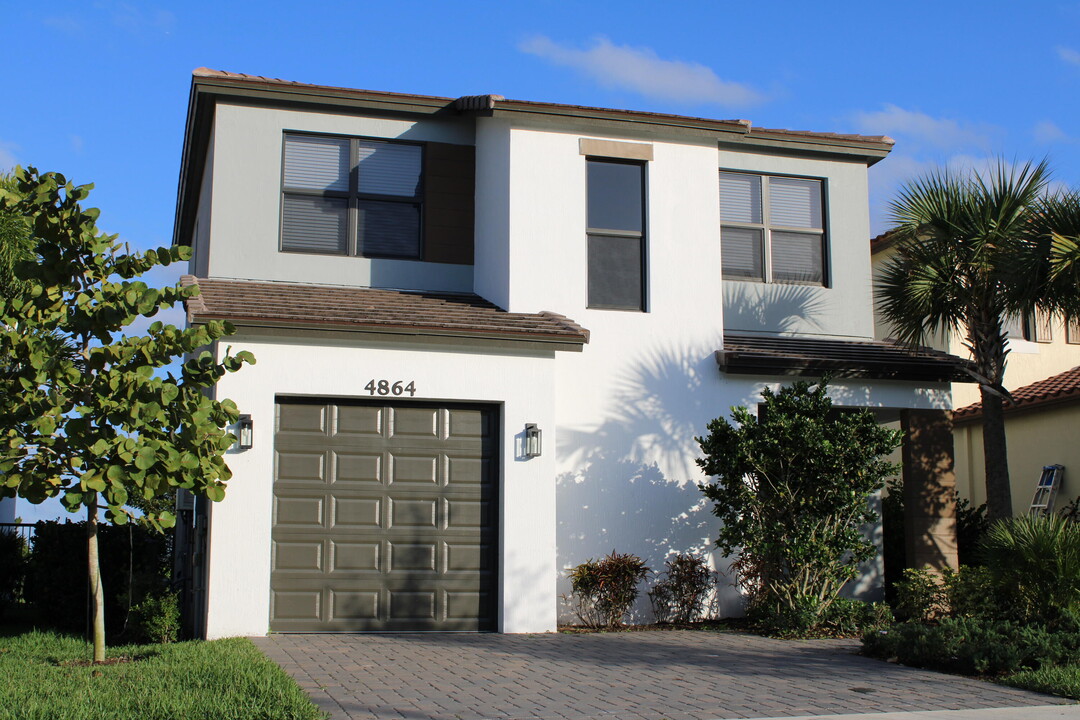 4864 Sand Dollar Dr in Westlake, FL - Building Photo