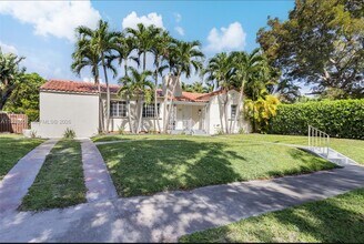 437 NE 107th St in Miami, FL - Building Photo - Building Photo