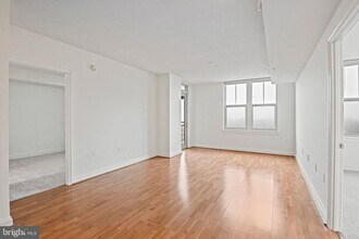 11760 Sunrise Valley Dr in Reston, VA - Building Photo - Building Photo