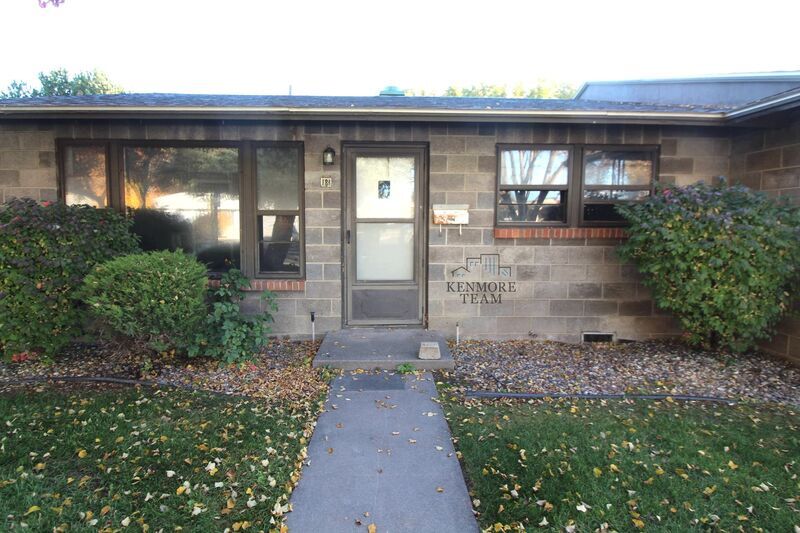 8 N Palouse St in Kennewick, WA - Building Photo