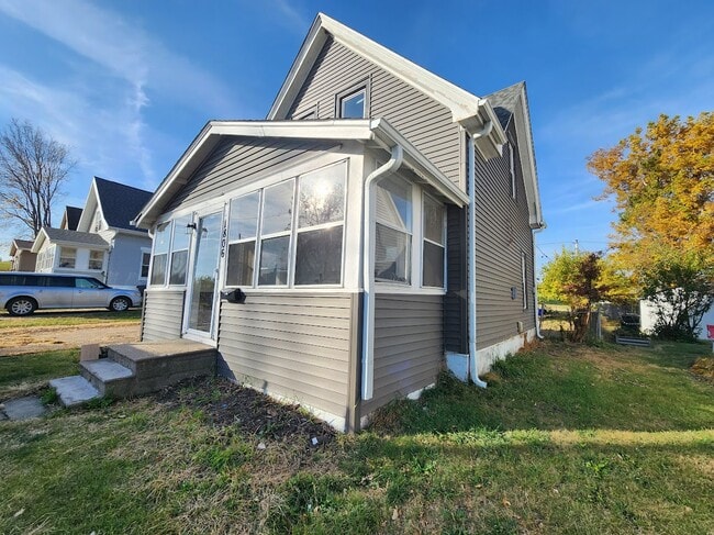 property at 1806 M St SW