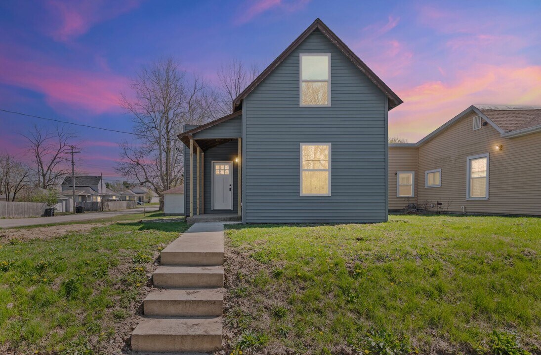 327 N 23rd St in Lafayette, IN - Building Photo