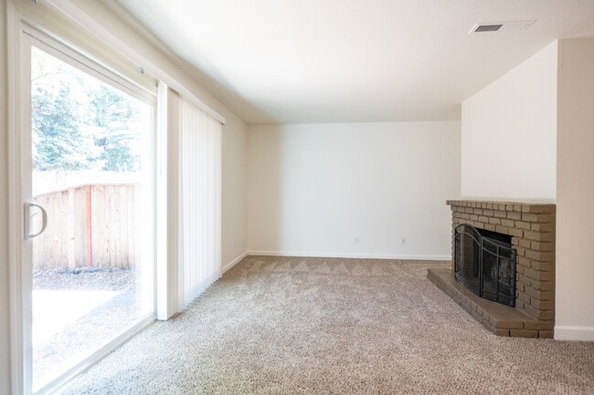 Cedarwood Apartments in Santa Rosa, CA - Building Photo - Interior Photo