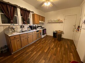 89 Clinton St, Unit apt 2 in Bloomfield, NJ - Building Photo - Building Photo