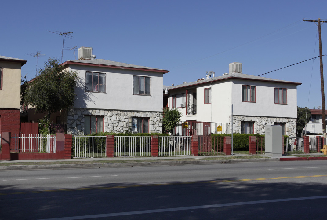 6557 Vineland Ave in North Hollywood, CA - Foto de edificio