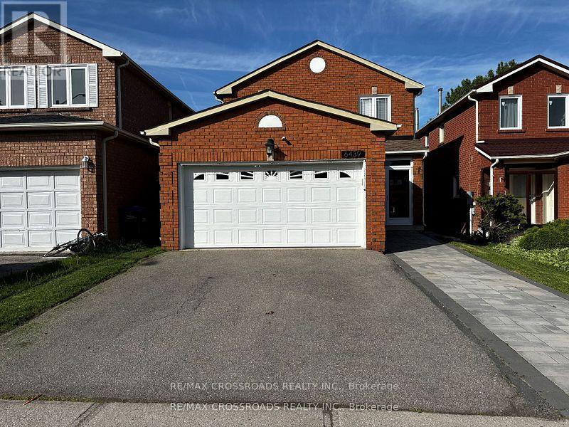 6439 Longspur Rd in Mississauga, ON - Building Photo