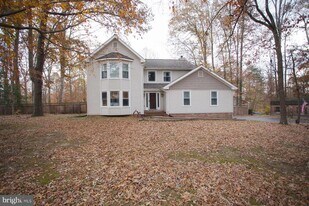 8391 Miller Pl in King George, VA - Building Photo
