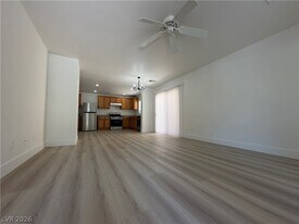 563 Shire Hall St in Las Vegas, NV - Building Photo