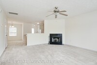 426 Saint John Dr photo'