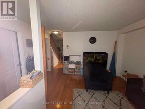 5530 Glen Erin Dr in Mississauga, ON - Building Photo - Building Photo