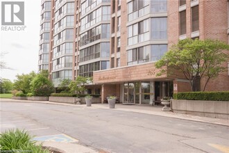 265 Westcourt Pl in Waterloo, ON - Building Photo - Building Photo