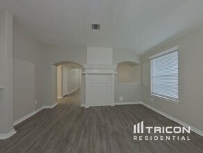 729 Forest Ln Dr in Conroe, TX - Foto de edificio - Building Photo