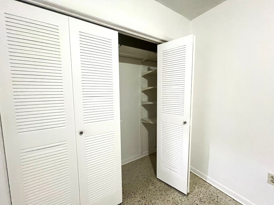 2760 SW 21st St in Miami, FL - Building Photo