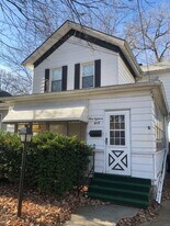 918 N Oak St in Bloomington, IL - Building Photo