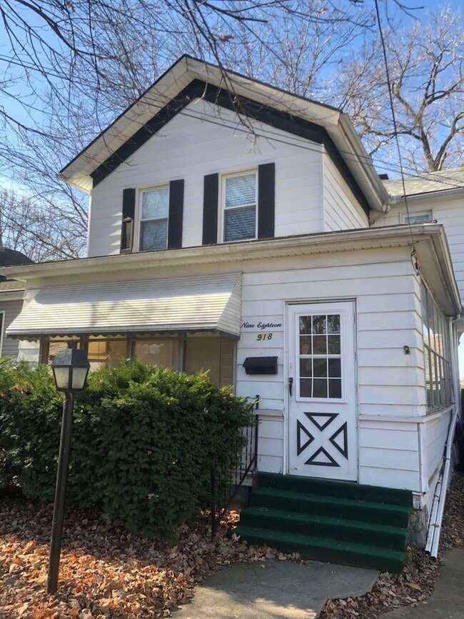 property at 918 N Oak St