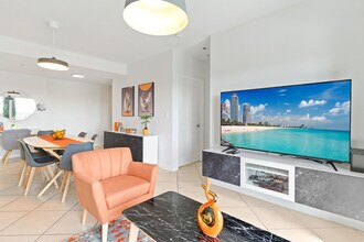 2280 SW 32nd Ave in Miami, FL - Building Photo - Building Photo