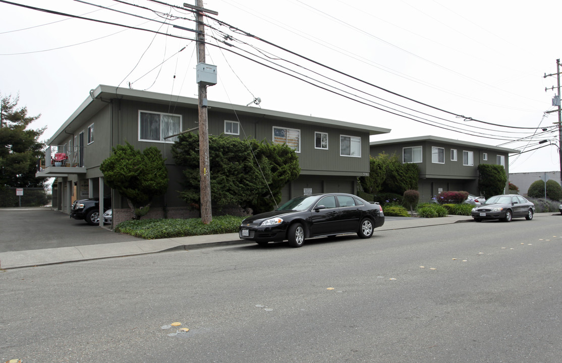 316 Alida Way in South San Francisco, CA - Building Photo