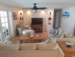 2745 Cardwell Way in Sarasota, FL - Building Photo - Building Photo