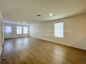 12931 Kathleen St in Saint Hedwig, TX - Building Photo - Building Photo