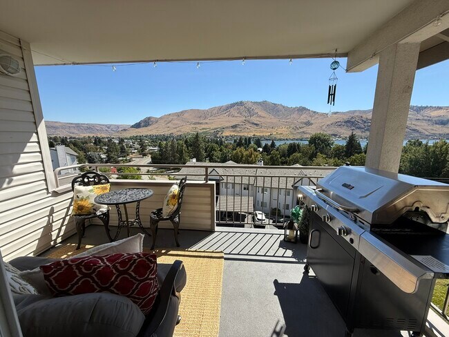 808 W Manson Rd in Chelan, WA - Building Photo - Building Photo