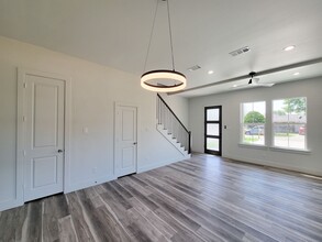 9910 Langdale Rd in Houston, TX - Building Photo - Building Photo