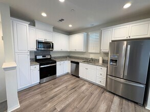 2848 E Berry Loop Privado in Ontario, CA - Building Photo - Building Photo