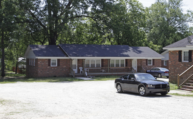 Jones Street Apartments, Inc. in Clinton, SC - Building Photo - Building Photo