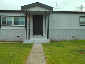 4427 College Way in Olivehurst, CA - Building Photo - Building Photo