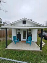 9775 N Loop Rd in Pensacola, FL - Building Photo