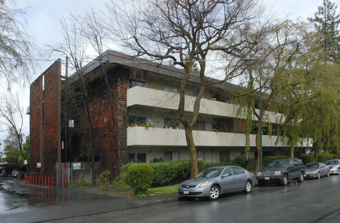 Mariposa Club Apartments in Mountain View, CA - Building Photo