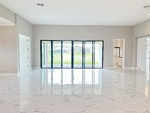 10530 Meadowrun Dr in Lithia, FL - Foto de edificio - Building Photo