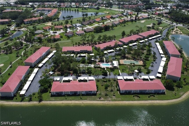 4556 Andover Way in Naples, FL - Foto de edificio - Building Photo