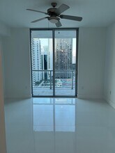 1111 SW 1st Ave, Unit 2915 in Miami, FL - Building Photo - Building Photo