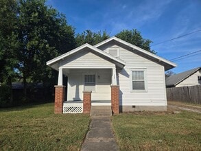 117 N Spring St in Nevada, MO - Building Photo - Building Photo